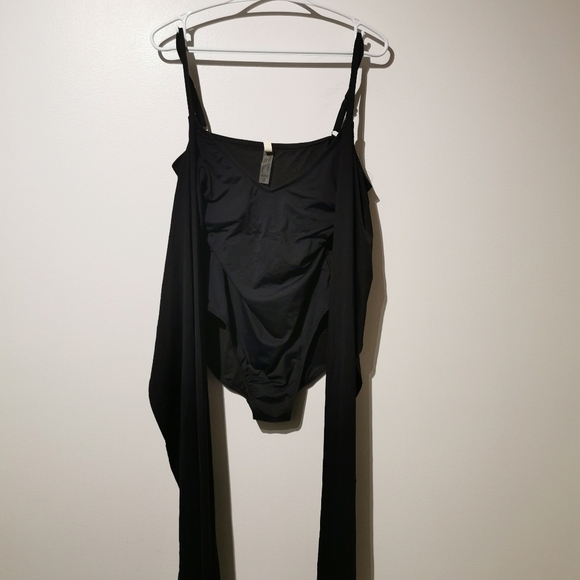Leilani solid black size 10 wrap multiple style one piece swimsuit - Picture 5 of 10